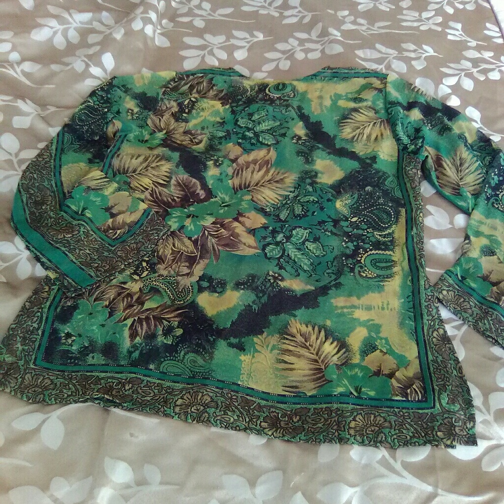 Green flowered jeweled tunic - Picture 5 of 6